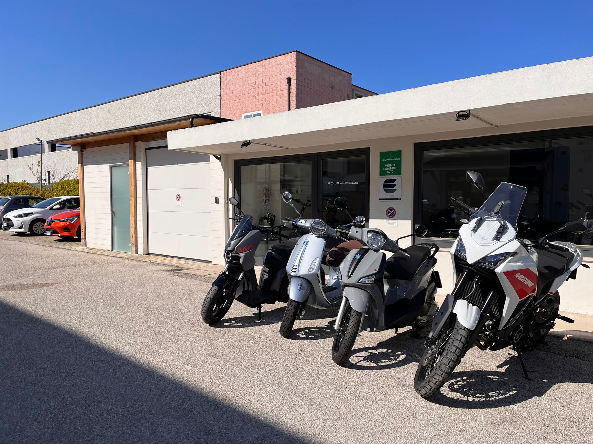 noleggio moto fourwheels renting.jpeg